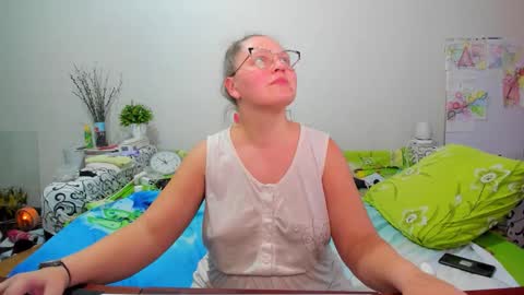 Anna - not anna - right Anna  online show from 03/31/26, 04:18