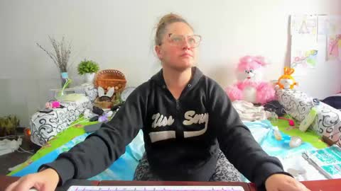 Anna - not anna - right Anna  online show from 04/19/26, 10:58