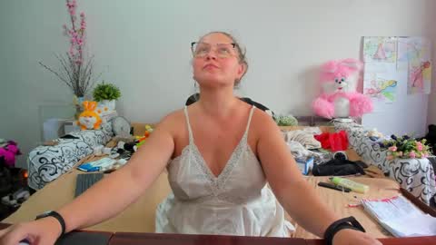 Snapshot of richlucky555 chatting on 06/04/26, 01:17 Anna - not anna - right Anna online show from 06/04/26, 01:17
