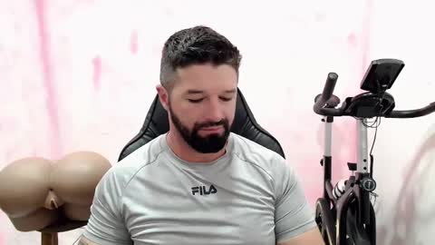 Snapshot of richrolland chatting on 01/10/25, 01:32 Rickseduction online show from 01/10/25, 01:32