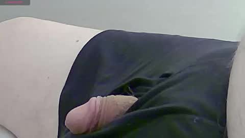 Snapshot of rick18211 chatting on 10/22/25, 03:18 rick18211 online show from 10/22/25, 03:18