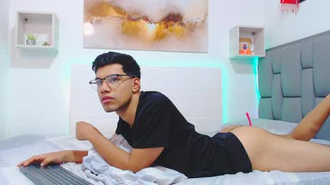 Snapshot of rickii_hot chatting on 04/10/26, 04:44 Ricki online show from 04/10/26, 04:44