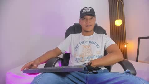 Snapshot of ricky_owens1 chatting on 12/19/24, 09:17 Ricky online show from 12/19/24, 09:17