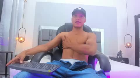 Snapshot of ricky_owens1 chatting on 12/31/24, 08:02 Ricky online show from 12/31/24, 08:02