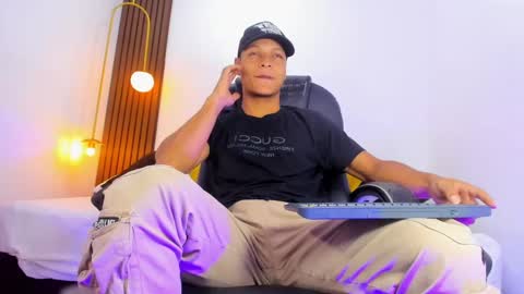 Snapshot of ricky_owens1 chatting on 02/14/25, 07:44 Ricky online show from 02/14/25, 07:44