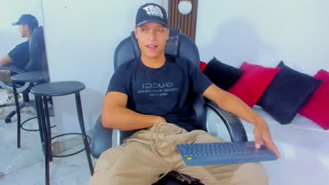 Snapshot of ricky_owens1 chatting on 02/17/25, 07:42 Ricky online show from 02/17/25, 07:42