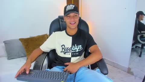 Snapshot of ricky_owens1 chatting on 02/24/25, 07:52 Ricky online show from 02/24/25, 07:52