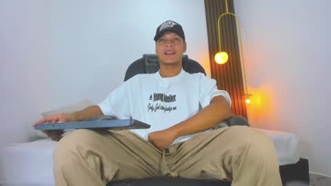 Snapshot of ricky_owens1 chatting on 02/25/25, 07:03 Ricky online show from 02/25/25, 07:03