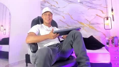 Snapshot of ricky_owens1 chatting on 10/13/25, 01:11 Ricky online show from 10/13/25, 01:11