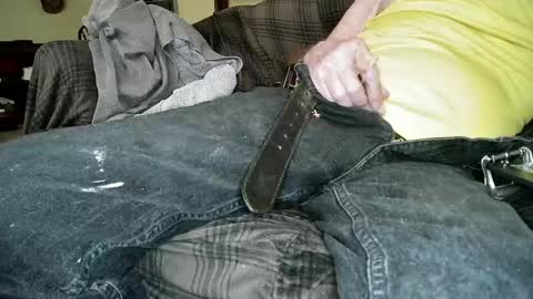 Snapshot of rico_y_suave_4u chatting on 04/28/26, 12:31 Easy if yun are good see my pics online show from 04/28/26, 12:31