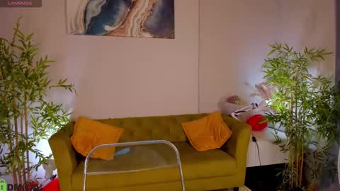 Snapshot of riddle_layla chatting on 02/24/26, 09:18 Layla online show from 02/24/26, 09:18