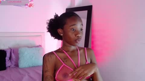 Snapshot of rihana_hot01 chatting on 01/12/25, 06:05 ri ri online show from 01/12/25, 06:05