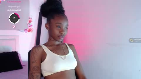 Snapshot of rihana_hot01 chatting on 01/18/25, 03:31 ri ri online show from 01/18/25, 03:31