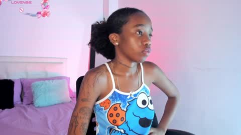 Snapshot of rihana_hot01 chatting on 02/01/25, 06:43 ri ri online show from 02/01/25, 06:43