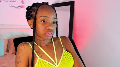 Snapshot of rihana_hot01 chatting on 02/06/25, 04:42 ri ri online show from 02/06/25, 04:42