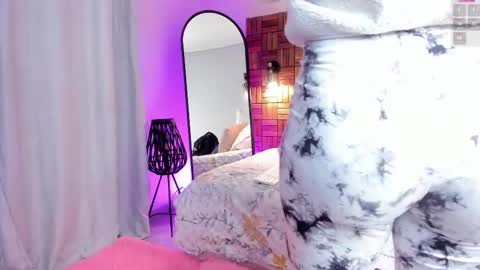 Sara online show from 03/12/25, 10:05