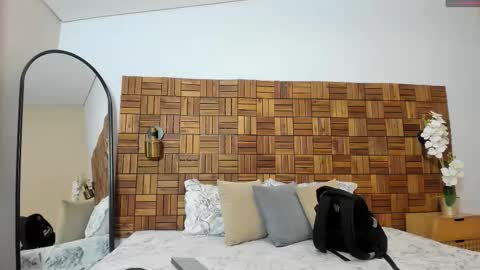 Sara online show from 10/29/25, 10:17