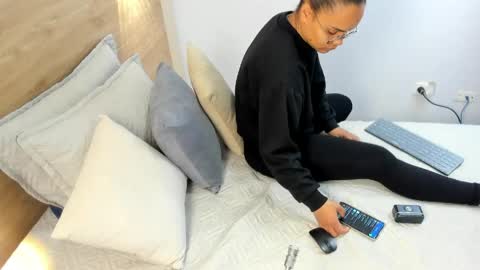 Sara online show from 04/12/26, 10:53