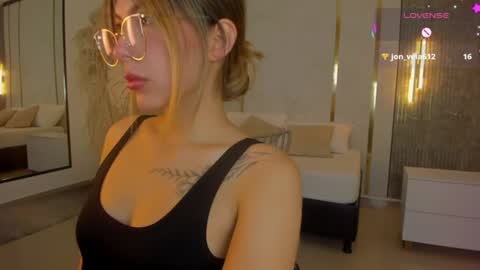 Snapshot of riley_sierra chatting on 06/09/26, 01:23 Riley Sierra online show from 06/09/26, 01:23