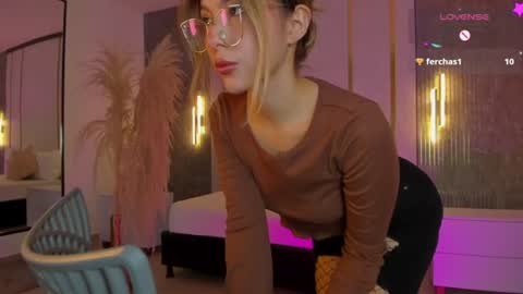 Snapshot of riley_sierra chatting on 06/12/26, 01:10 Riley Sierra online show from 06/12/26, 01:10