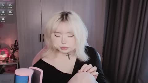 Snapshot of riley_vice chatting on 07/17/26, 10:00 Sofia online show from 07/17/26, 10:00