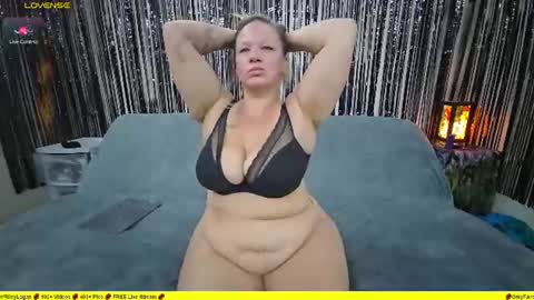 Snapshot of rileylogan chatting on 07/31/26, 02:16 Riley Logan online show from 07/31/26, 02:16