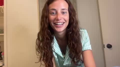 Snapshot of rileysmitheree chatting on 10/17/25, 05:15 Riley online show from 10/17/25, 05:15