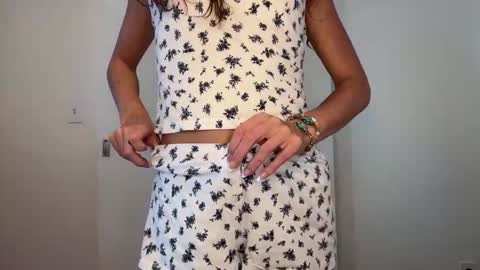 Riley online show from 02/06/26, 06:11