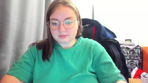 rina16 online show from 10/31/25, 06:25