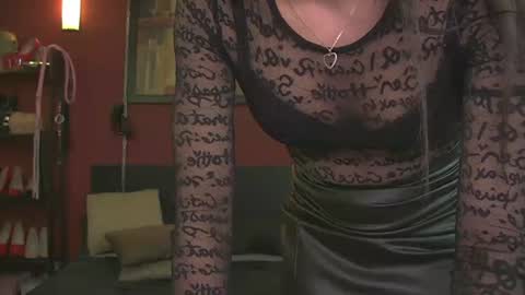 Snapshot of rinathequeen chatting on 02/03/25, 12:57 rinathequeen online show from 02/03/25, 12:57