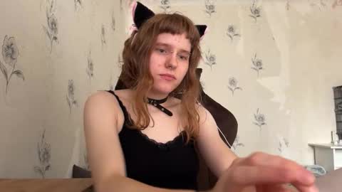 Snapshot of rinichka chatting on 10/12/25, 07:40 Sonya online show from 10/12/25, 07:40