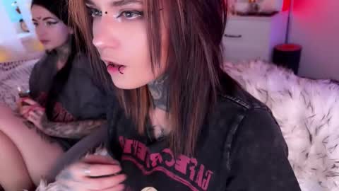   DianaBrite            fansl y online show from 12/20/25, 12:01