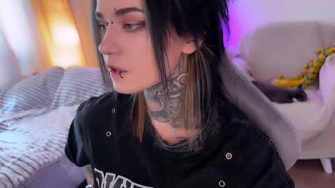   DianaBrite            fansl y online show from 03/04/26, 12:22