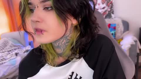   DianaBrite            fansl y online show from 04/19/26, 01:54