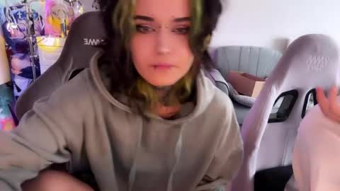   DianaBrite            fansl y online show from 04/26/26, 09:18