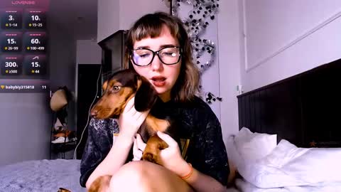 Snapshot of riri_rich chatting on 01/10/25, 05:37 Rita online show from 01/10/25, 05:37