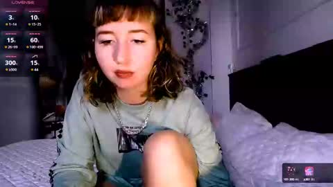 Snapshot of riri_rich chatting on 01/11/25, 07:28 Rita online show from 01/11/25, 07:28