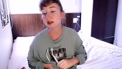 Snapshot of riri_rich chatting on 02/03/25, 05:18 Rita online show from 02/03/25, 05:18