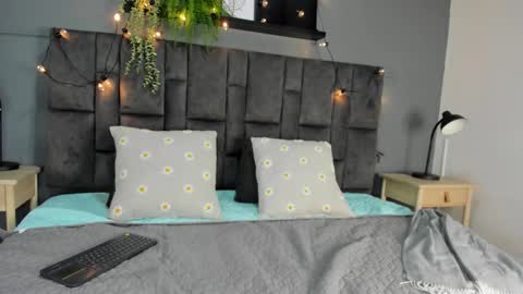 RIRI  online show from 09/25/25, 07:50