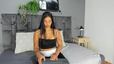 RIRI  online show from 10/18/25, 07:36