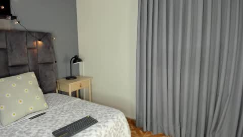 RIRI  online show from 10/20/25, 07:47