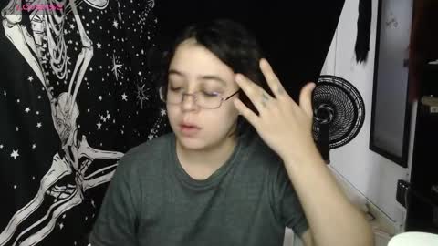 PeachSalinger online show from 09/18/25, 10:12