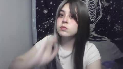 PeachSalinger online show from 09/24/25, 08:50