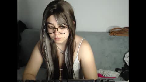 PeachSalinger online show from 09/28/25, 03:45