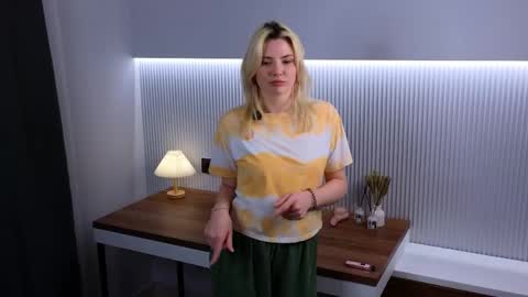 Sarah. online show from 03/23/26, 05:06