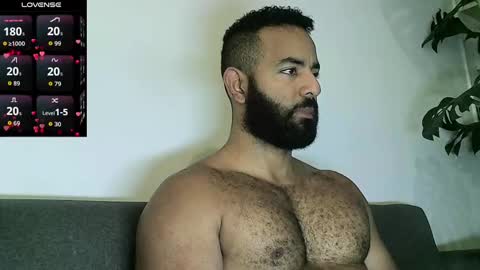 SebasRoa online show from 11/20/25, 03:34