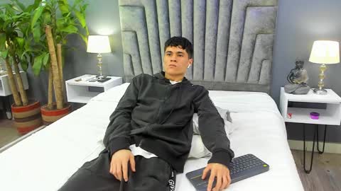 Roan Birkin online show from 02/19/25, 11:14