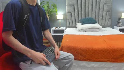 Roan Birkin online show from 02/21/25, 02:50