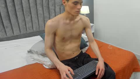 Roan Birkin online show from 02/23/25, 10:31