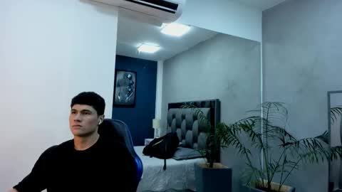 Roan Birkin online show from 12/17/25, 07:42